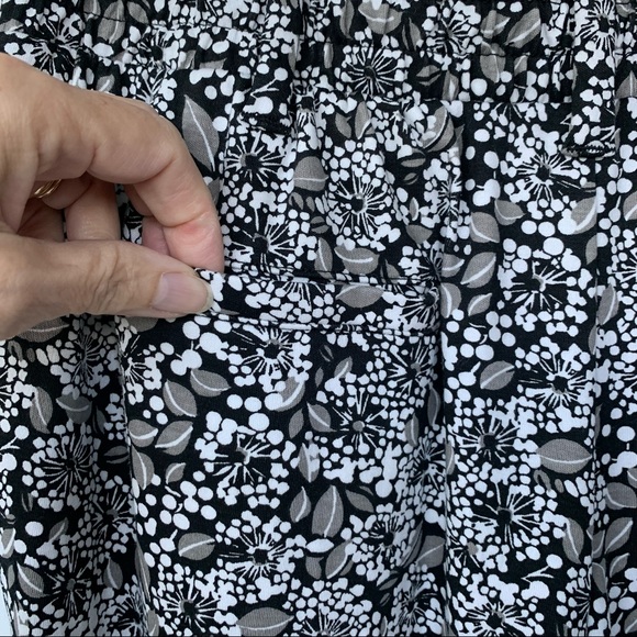 •Lands' End• Sport Knit Crop Pants with Pockets - Size 6-8 - Picture 7 of 12